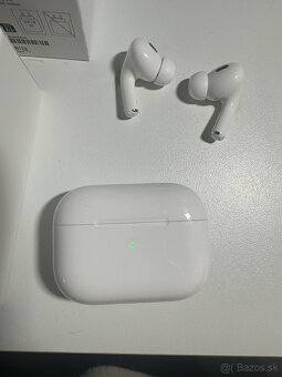 Apple AirPods (4. generácie) s aktívnym potlačením hluku - 4