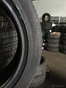 225/45R17 - 4