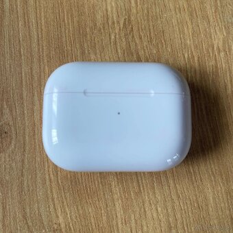 AirPods Pro 2, nabíjacie púzdro a ľavé sluchátko - 4