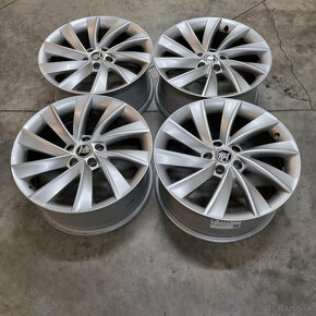 Originál ŠKODA SUPERB disky 5x112 R18 ET44 - 4