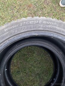 Predám  255/40 R19 zimné pneu 2ks - 4