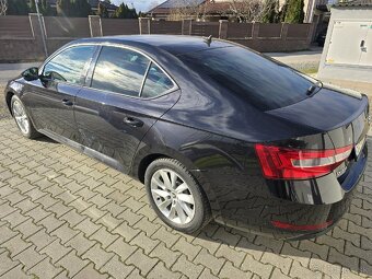 Skoda Superb 2,0 tdi 110kw DSG - 4