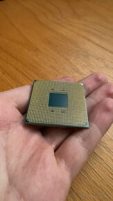 AMD Ryzen 5 5600X - 4