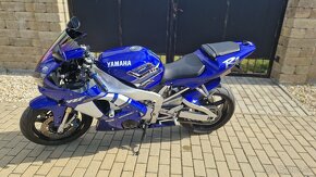 Yamaha r1 - 4