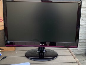 Monitor LG - 4