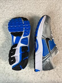 Nike ZOOM Vomero 5 Tenisky - 4