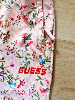 NOVA Guess ruzova kvetovana monogram teplakova suprava - 4