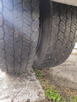 Predám nákladné pneu Hankook 215/75 R17,5 - 4