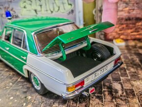 Mercedes W115 polizei  1:18 SunStar - 4