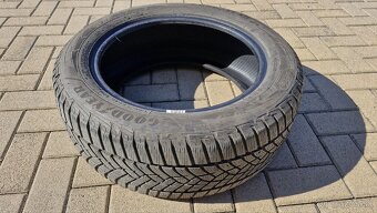 Goodyear Ultra Grip 225/55 R17 97H - 4