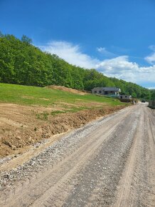 Slnečný 1080m2 pozemok s krásnym výhľadom - Horná Ves - 4