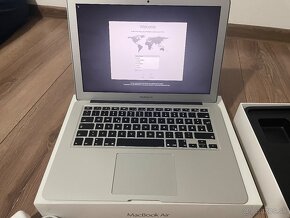 Apple MacBook Air 13" (Early 2015) - 4