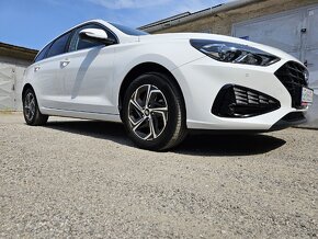 Predám Hyundai i30 combi, 1.5 DPi, r.v.2022, biela combi - 4