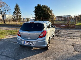 Opel Corsa 2009 1.4 M/T - 4