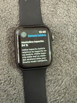 Predám Apple Watch SE 40mm Black malé známky používania. - 4