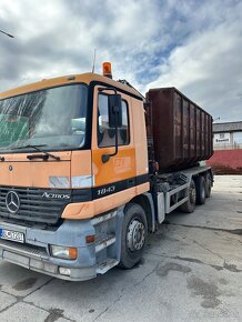 Predam Mercedes Actros 8x2 nosic kontajnerov + ruka - 4