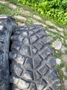 Pneu 225/75 R16 - 4