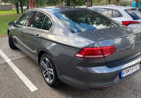 Volkswagen Passat - 4