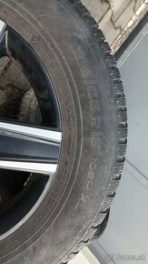 Predám zimné pneu s allu diskami 215/65R16 - 4