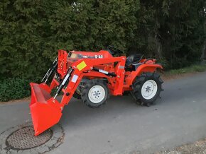 Japonský malotraktor Kubota B-40 s nakladačom - 4