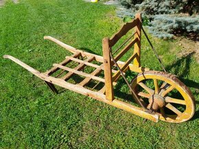 Starý drevený fúrik - tragač - barrow - wheelbarrow - 4