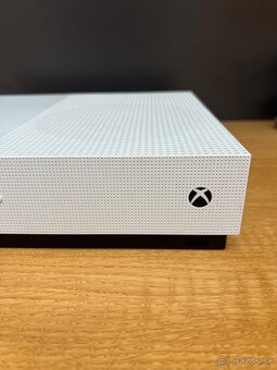 Predám XBOX ONE S 1TB, TOP stav, KOMP. BALENIE + JOY - 4