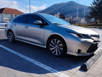 Toyota corolla 1,8 Hybrid sedan  r.v.4/2022 - 4