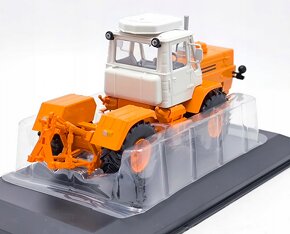 Traktor T-150K 1:43 - 4