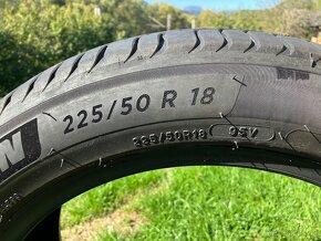 Predám skoro nové letné pneu Michelin Primacy 4 225/50 R18 - 4