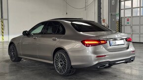 Mercedes-Benz E trieda Sedan 300 de 4MATIC AMG - 4