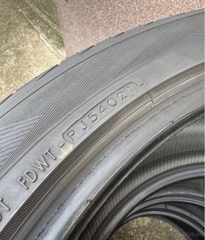 Yokohama 285/40 R 21 DOT 21 - 4