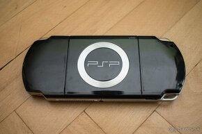 Sony PSP 2000 'piano black' 32GB - 4