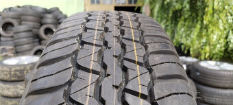 Celoročné pneu 245/75 R17 --- DUNLOP - 4