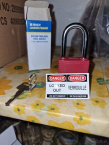 Visiaci zámok - BRADY Nylon Padlock (38mm) - červený - 4