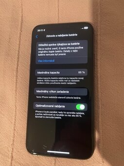 Krásny Iphone 11 PRO batéria 88 percent - 4