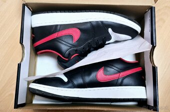 NIKE AIR JORDAN 1 LOW (GS) - 4