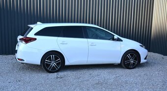 Toyota Auris Touring Sports 1.6 Benzín SR pôvod Top Stav - 4