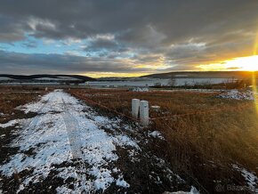 Stavebný pozemok v obci Svinia 700m2 - 4