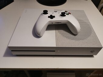 Xbox One S - 4