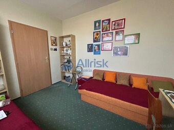 4-izbový byt s balkónom v blízkosti centra mesta na predaj - 4