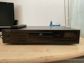 predam CD player Rotel - 4