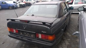 Lacno rozpredám Mercedes-Benz E class W190 1990-1995 na náhr - 4