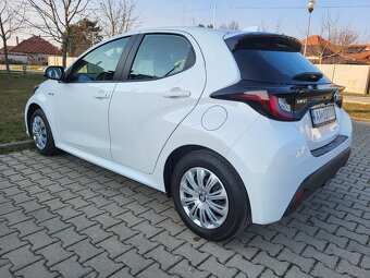 Toyota Yaris 1.5 Hybrid e-CVT - 4