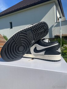 Nike Air Jordan 1 Low Vintage Panda - 4