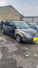 Rozpredám chrysler grand voyager 2.8crdi 120kw rt rok 09 - 4