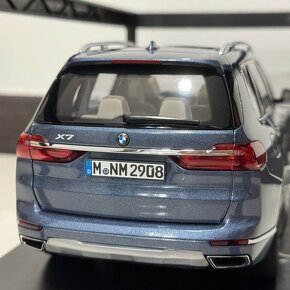 1:18 Kyosho BMW X7 Dealer Edition - 4