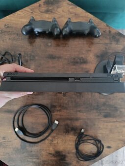 Playstation 4 Slim - 4