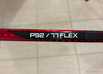 Predám hokejku Bauer Hyperlite 2 77flex ľavá P92 - 4