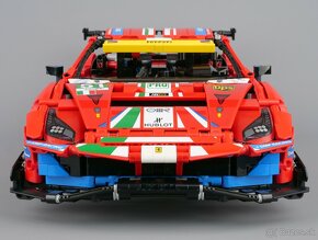 LEGO Technic Ferrari 488 GTE 42125 - 4