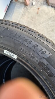 Predám celoročné pneu MICHELIN  235/50 a 255/45 a R19 104 H - 4